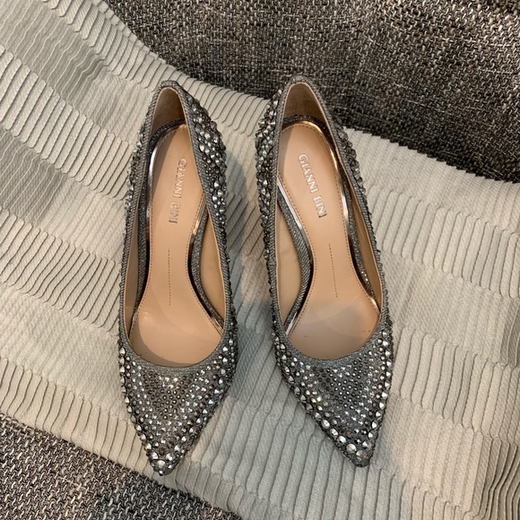 Gianni Bini Pewter Heels - Picture 3 of 6